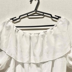 レディース 肩出し トップス サイズM の画像