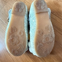子供キラキラ靴の画像