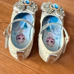 子供キラキラ靴の画像