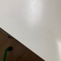 IKEA 机と椅子の画像