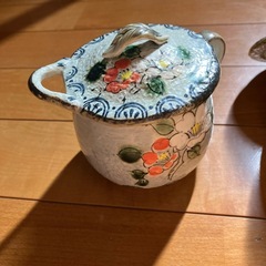 蓋つきカップ2つの画像