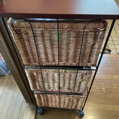 【中古品】アジアン風？ 棚 ラタン チェスト 小物入れ 棚 の画像
