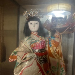 古い日本人形の画像