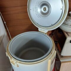 炊飯器　１０合炊の画像