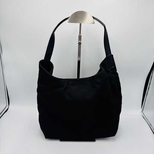 GUCCI ワンショルダーバッグ ナイロン 黒 ロゴ金具　グッチ　メタルハンドル