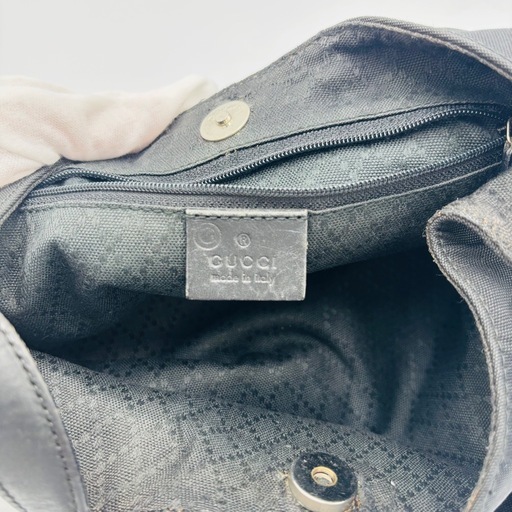 GUCCI ワンショルダーバッグ ナイロン 黒 ロゴ金具　グッチ　メタルハンドル