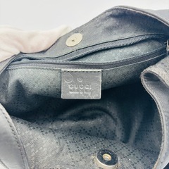 GUCCI ワンショルダーバッグ ナイロン 黒 ロゴ金具　グッチ　メタルハンドルの画像