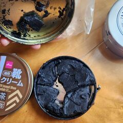 靴のワックス　茶色、黒の画像
