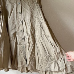 【Mサイズ】シャツワンピース ベージュ ウエストリボン付き ふんわり 重ね着の画像
