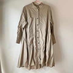 【Mサイズ】シャツワンピース ベージュ ウエストリボン付き ふんわり 重ね着の画像