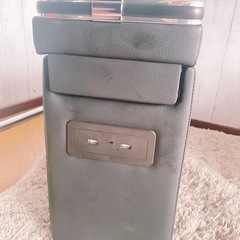 配達無料　ほぼ未使用　ノア　ヴォクシー　コンソール　収納　ドリンクホルダーの画像