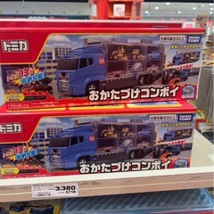 新品　おかたづけコンボイ　トミカの画像