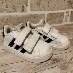 使用頻度少なめ　adidasスニーカー　12センチ　の画像