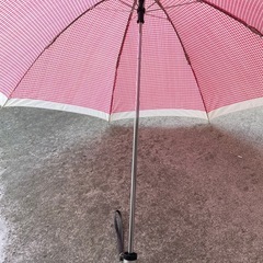 赤ギンガムチェック折り畳み傘の画像