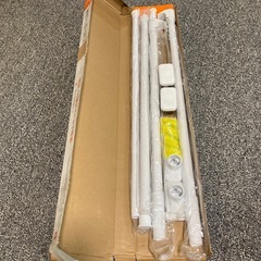 (中古品) 突ぱりクローゼットハンガー　伸縮自在　横70〜120㎝縦75〜120㎝ホワイトの画像