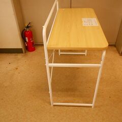 【利再来留館（調布市粗大ごみ再生品）】　出品Ｎｏ．１３　　品名　机の画像