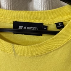 XLARGEのTシャツ  黄色  Sサイズの画像