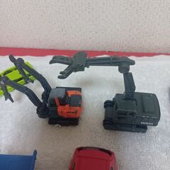 トミカ　ミニカー12台の画像