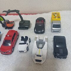 トミカ　ミニカー12台の画像