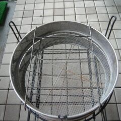 園芸用品　土を一度に3粒子にふるい分けるらくらくふるいスタンドの画像