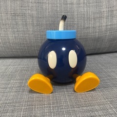 お菓子の空き容器　USJ ボムヘイ