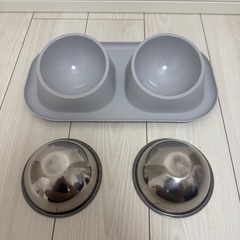 【美品】犬 猫用 フードボウル 【15度の傾斜＆食べこぼし防止スタンド付き】の画像