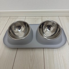 【美品】犬 猫用 フードボウル 【15度の傾斜＆食べこぼし防止スタンド付き】の画像