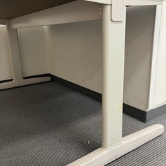 ［オフィス家具］KOKUYOのホワイトカラーテーブルの画像