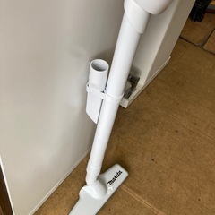 マキタ コードレス掃除機CL107 10.8Vバッテリ充電器付  リサイクルショップ宮崎屋　佐土原店　25.9.18Fの画像