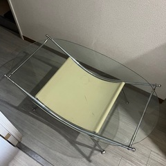 ガラステーブルの画像