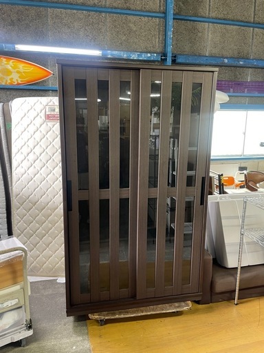 キャビネット　収納棚