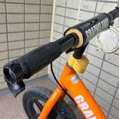 ペダルなし自転車　オレンジ色の画像