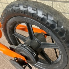 ペダルなし自転車　オレンジ色の画像