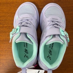 【新品】子供用スニーカー　20cmの画像