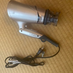 ドライヤー(温風と冷風切り替え可)の画像