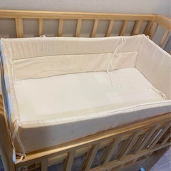 【値下げ】リリト 大和屋 ミニベビーベッド　ベビーガード、マットレス、シーツ等込みの画像