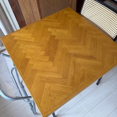 ダイニングテーブルの画像