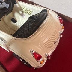 子供用乗れる車のおもちゃの画像