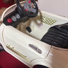 子供用乗れる車のおもちゃの画像