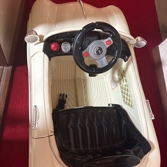 子供用乗れる車のおもちゃの画像