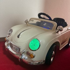 子供用乗れる車のおもちゃの画像
