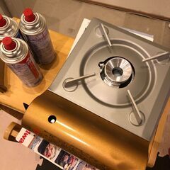 イワタニ カセットコンロ ガス３缶付きの画像