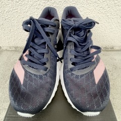 【未使用】 adidas ランニングシューズの画像