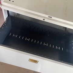 早いもの勝ち！okamura オカムラ レクトライン 書庫 オフィス家具 両開き  引き出し　上下の画像