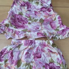 80サイズ　花柄セパレートと上品な花柄ワンピース　のセットの画像