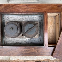 古い長火鉢の画像