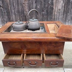 古い長火鉢の画像