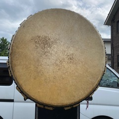 ２尺４寸　耳つき　長胴太鼓　和太鼓　可動台付き　牛皮　発送不可　の画像