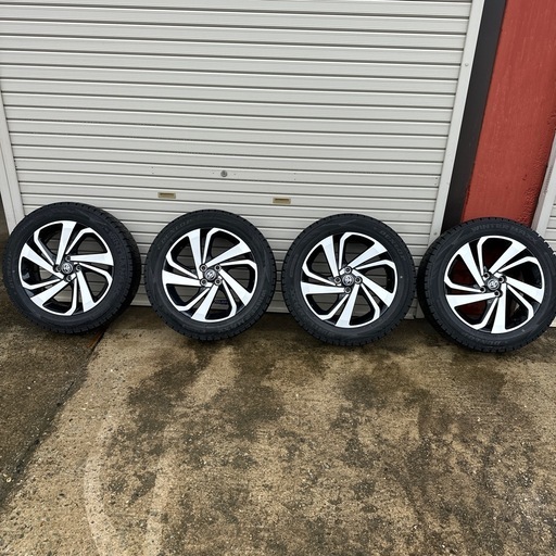 トヨタ　ライズ純正アルミホイール　スタッドレス