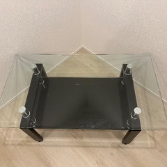 ガラスローテーブルの画像